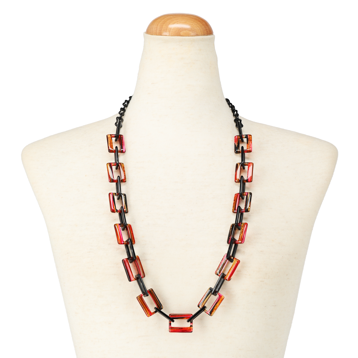 GOSH Accessories 3WAYグラスチェーン サンセット×オニキス（GAG-001-07）ネックレスとして着用したイメージ｜メガネコードにもネックレスにもなる3WAYチェーン