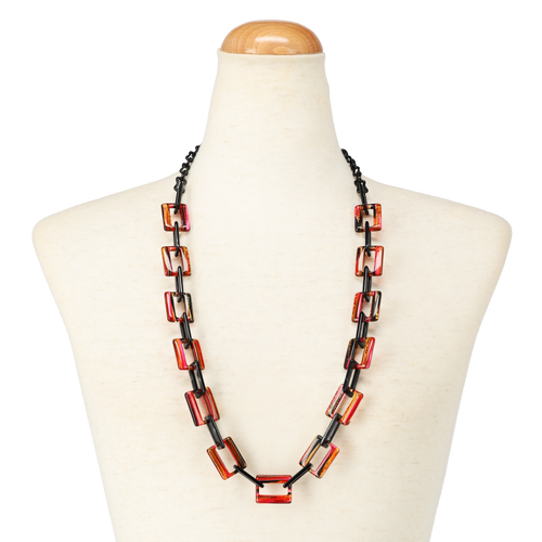 GOSH Accessories 3WAYグラスチェーン サンセット×オニキス（GAG-001-07）ネックレスとして着用したイメージ｜アセテートのメガネチェーン・ネックレス