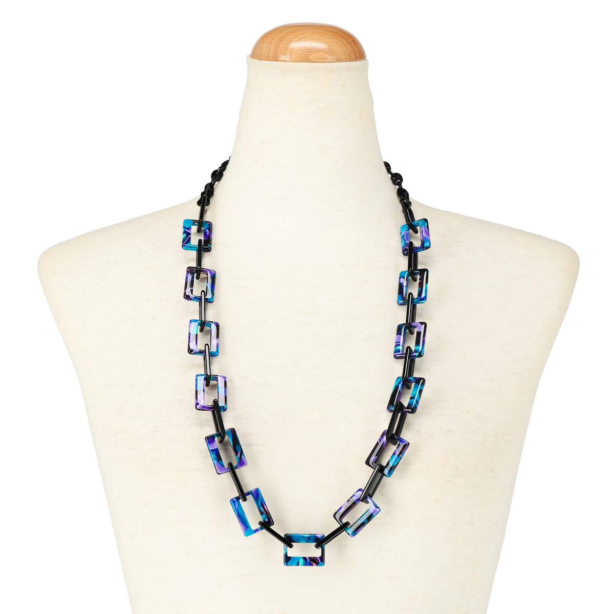 GOSH Accessories 3WAYグラスチェーン オーシャン×ブラック（GAG-001-11）ネックレスとして着用したイメージ｜メガネコードにもネックレスにもなる3WAYチェーン