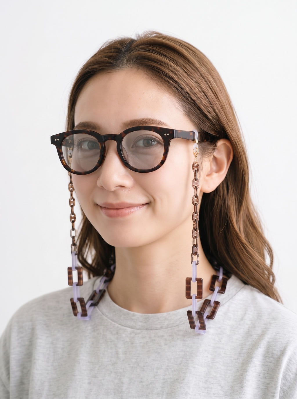 GOSH Accessories 3WAYグラスチェーン ベアー×アメジスト（GAG-001-14）着用イメージ2｜メガネコードにもネックレスにもなる3WAYチェーン